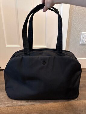 Lululemon black duffle bag